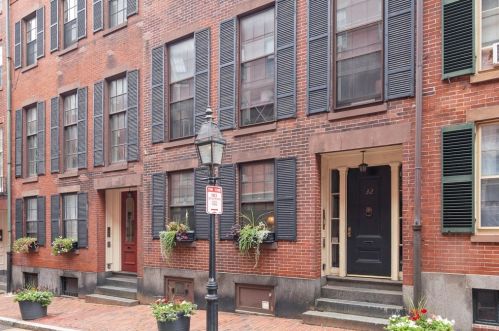30 Temple St, Roxbury-Xing, MA 02114 exterior