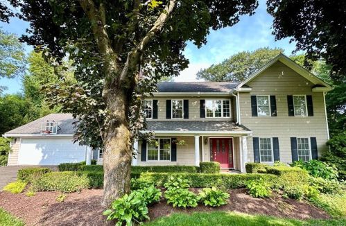 4 Andrew Dr, Huntington, CT 06484 exterior