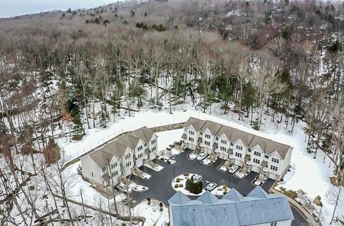 25 Old Oak Dr, Brookfield-Center, CT 06804 exterior