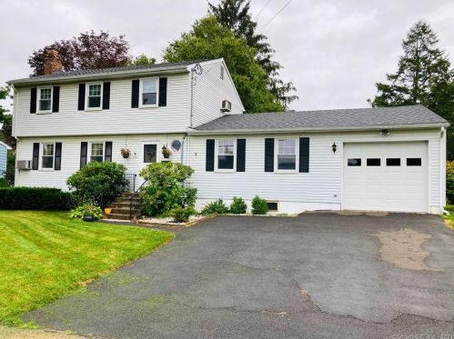55 Robin St, Bristol, CT 06010 exterior