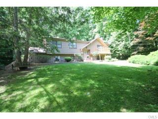 101 Village Dr, Huntington, CT 06484 exterior