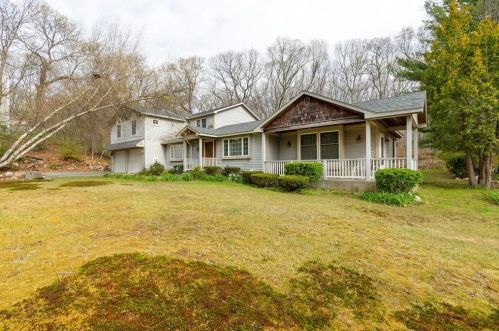 1785 Division Rd, East-Greenwich, RI 02818 exterior