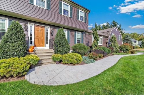 1 Evelyn Dr, Huntington, CT 06484 exterior