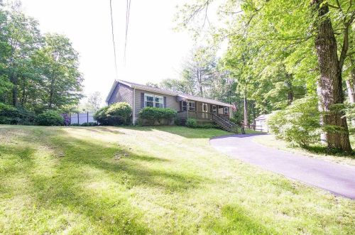 22 Dee Dee Dr, Sandown, NH 03873 exterior