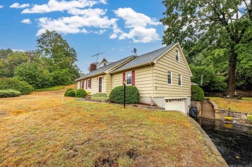 73 Myrtle St, Huntington, CT 06484 exterior