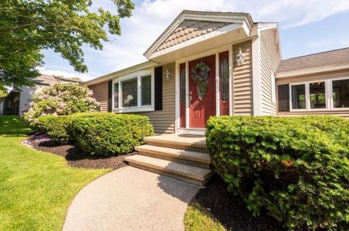 8 Pyburn Rd, Lynnfield, MA 01940 exterior