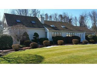 22 Country View Dr, Cranston, RI 02921 exterior