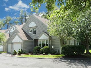 4 Greystone, Huntington, CT 06484 exterior