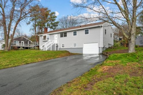 19 Pocahontas Dr, Middletown, RI 02842 exterior