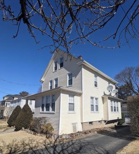 215 Division Ave, Huntington, CT 06484 exterior