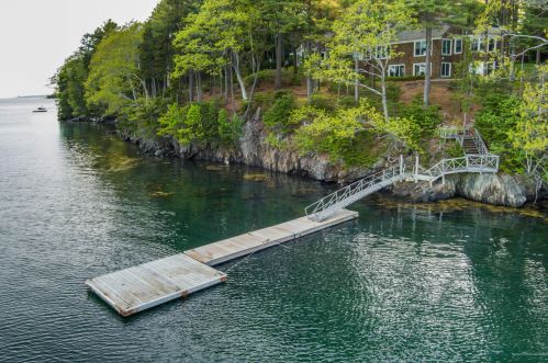 214 Spruce Point Rd, Yarmouth, ME 04096 exterior