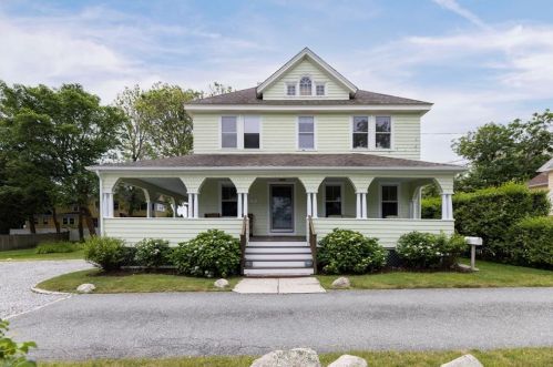 18 Mathewson St, Narragansett, RI 02882 exterior