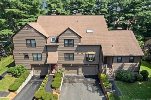 5 Stillmeadow Cir, Upper Stepney, CT 06468 exterior