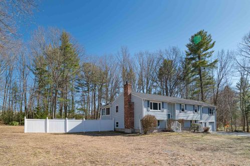 11 Lancaster Dr, Londonderry, NH 03053 exterior