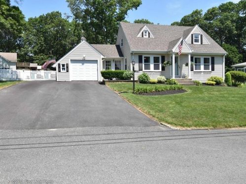 29 Alton Ave, Cumberland, RI 02864 exterior