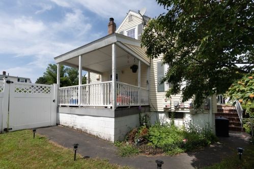5 Berube Rd, Salem, MA 01970 exterior