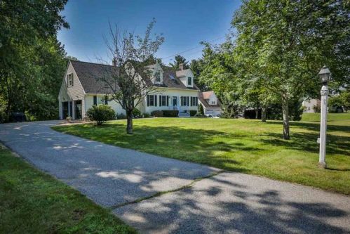 2 Tuxbury Rd, Plaistow, NH 03865 exterior