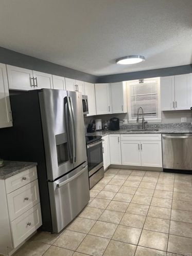 38 Inverness Ln, Middletown, CT 06457 exterior