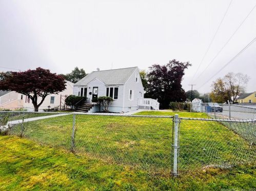 106 Macarthur Dr, Waterbury, CT 06704 exterior