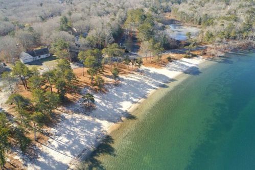 49 Snake Pond Rd, Sandwich, MA 02644 exterior