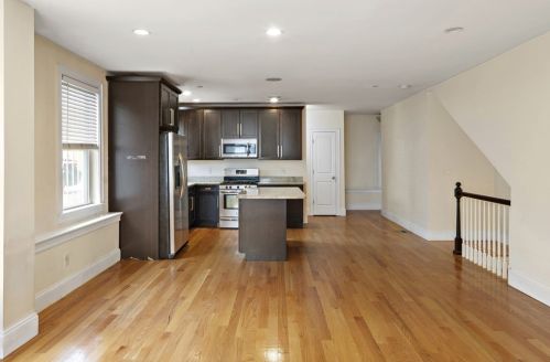 178 4Th St, Roxbury Xing, MA 02127 exterior