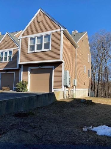 607 Brookhaven Ln, Woonsocket, RI 02895 exterior