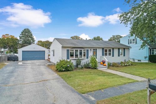 12 Waltham Dr, Nashua, NH 03060 exterior