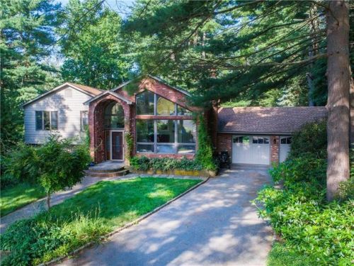 120 Wrentham Rd, Cumberland, RI 02864 exterior