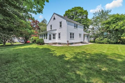 642 Fairchild Rd, Bridgeport, CT 06611 exterior