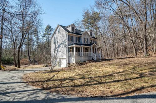 11 Mockingbird Ln, Kingston, NH 03848 exterior
