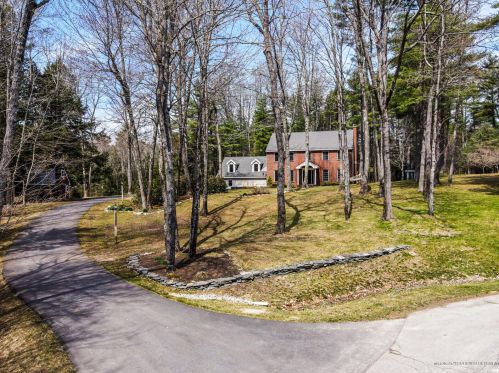 44 Sturbridge Ln, Cumberland, ME 04021 exterior