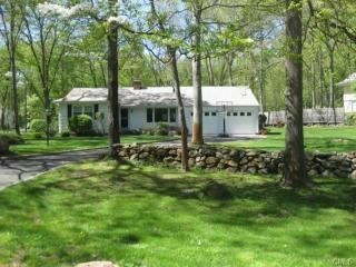 100 Wake Robin Ln, Stamford, CT 06903 exterior