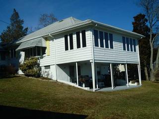 12 Everett Ave, Bristol, RI 02809 exterior