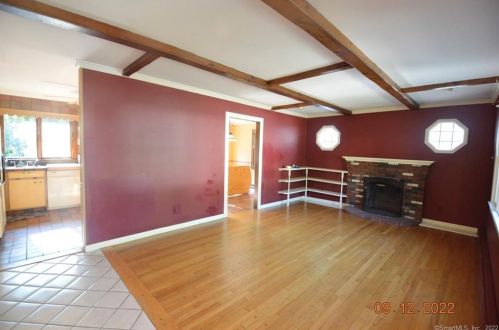 15 Tuckahoe Dr, Huntington, CT 06484 exterior