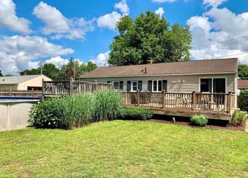 307 Mandalay Rd, Chicopee, MA 01020 exterior