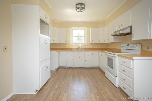 131 Moore Ave, Farmington, ME 04938 exterior