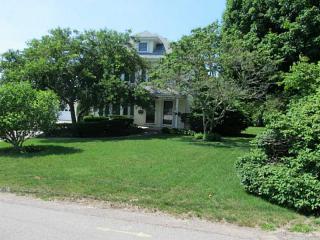 32 Henry St, Westerly, RI 02891 exterior