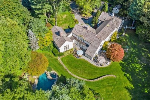 84 Chestnut St, Weston, MA 02493 exterior