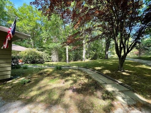 901 Main St, Upper-Stepney, CT 06468 exterior