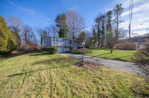 23 Faulkner Dr, Quaker Hill, CT 06375 exterior