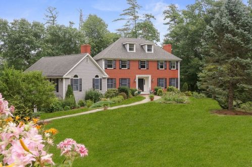 1 Farrington Ln, Hamilton, MA 01982 exterior