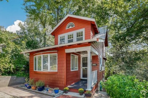 21 Riverside Dr, Dedham, MA 02026 exterior