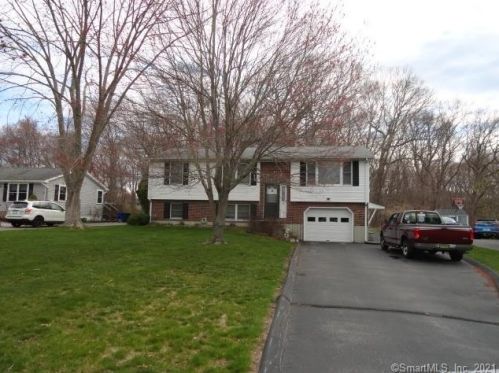 9 Kingfisher Way, Waterford, CT 06385 exterior