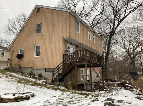 35 Red Oak Rd, Bridgeport, CT 06606 exterior