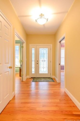 21 Whiting Farms Ln, Niantic, CT 06357 exterior