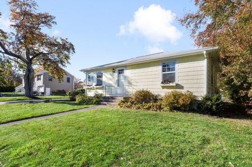 10 Wayne St, Narragansett, RI 02882 exterior