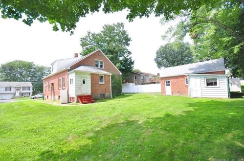 16 Burnap Rd, Windsor Locks, CT 06096 exterior