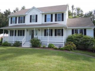 13 Haywood Rd, Londonderry, NH 03053 exterior