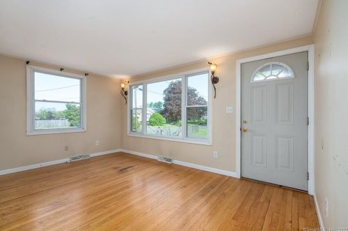 3 4Th St, East Windsor, CT 06088 exterior