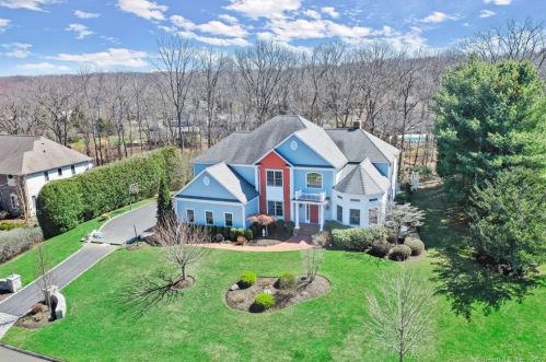 24 Blackberry Ln, Huntington, CT 06484 exterior
